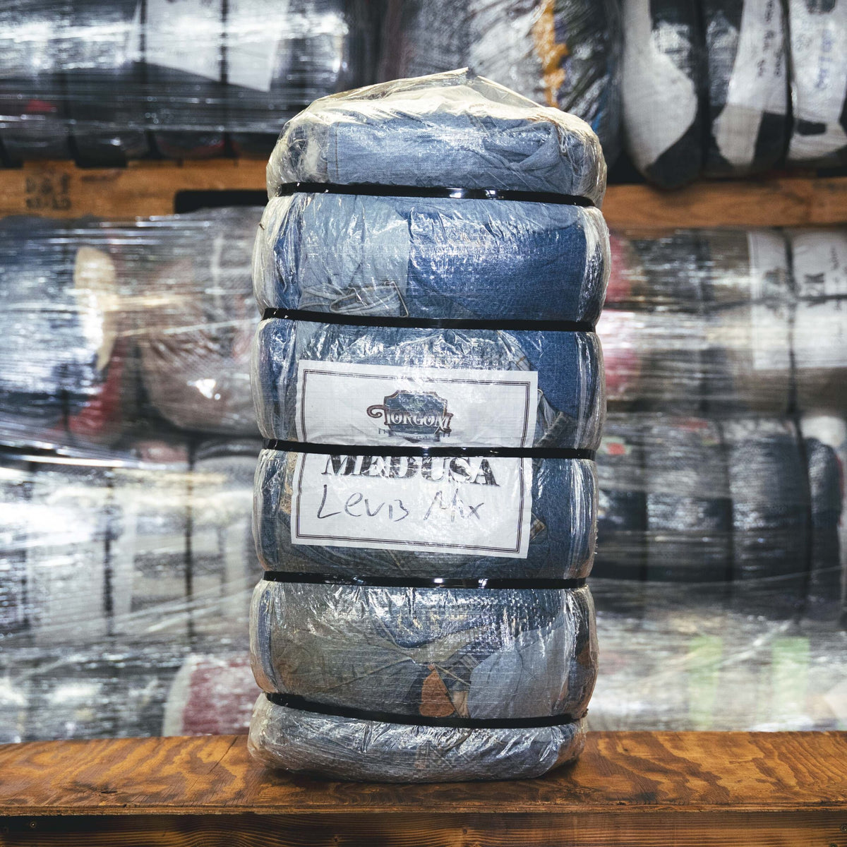 DISTRESSED VINTAGE LEVIS MIX